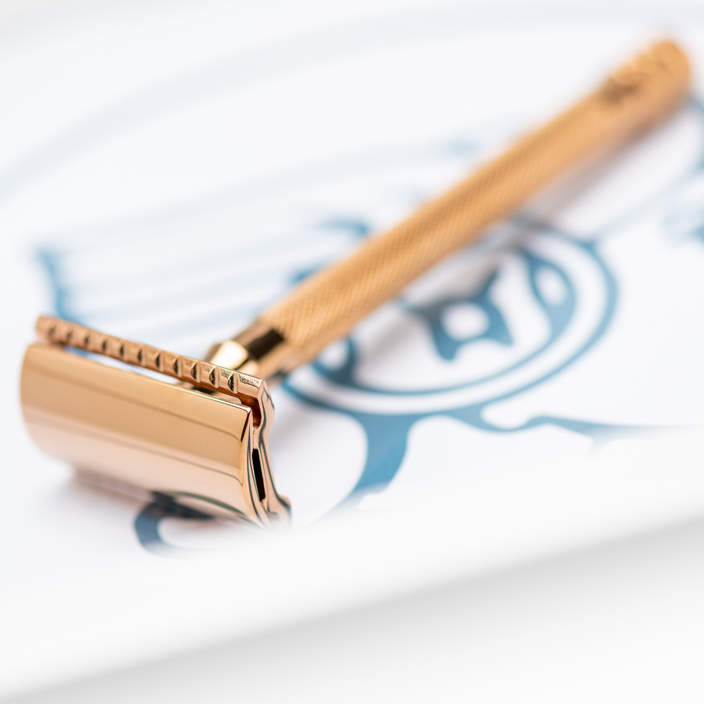 Merkur 3-Piece Ladies DE Safety Razor, Closed Comb, Knurled Extra Long Handle, Rose Gold, Pink Box