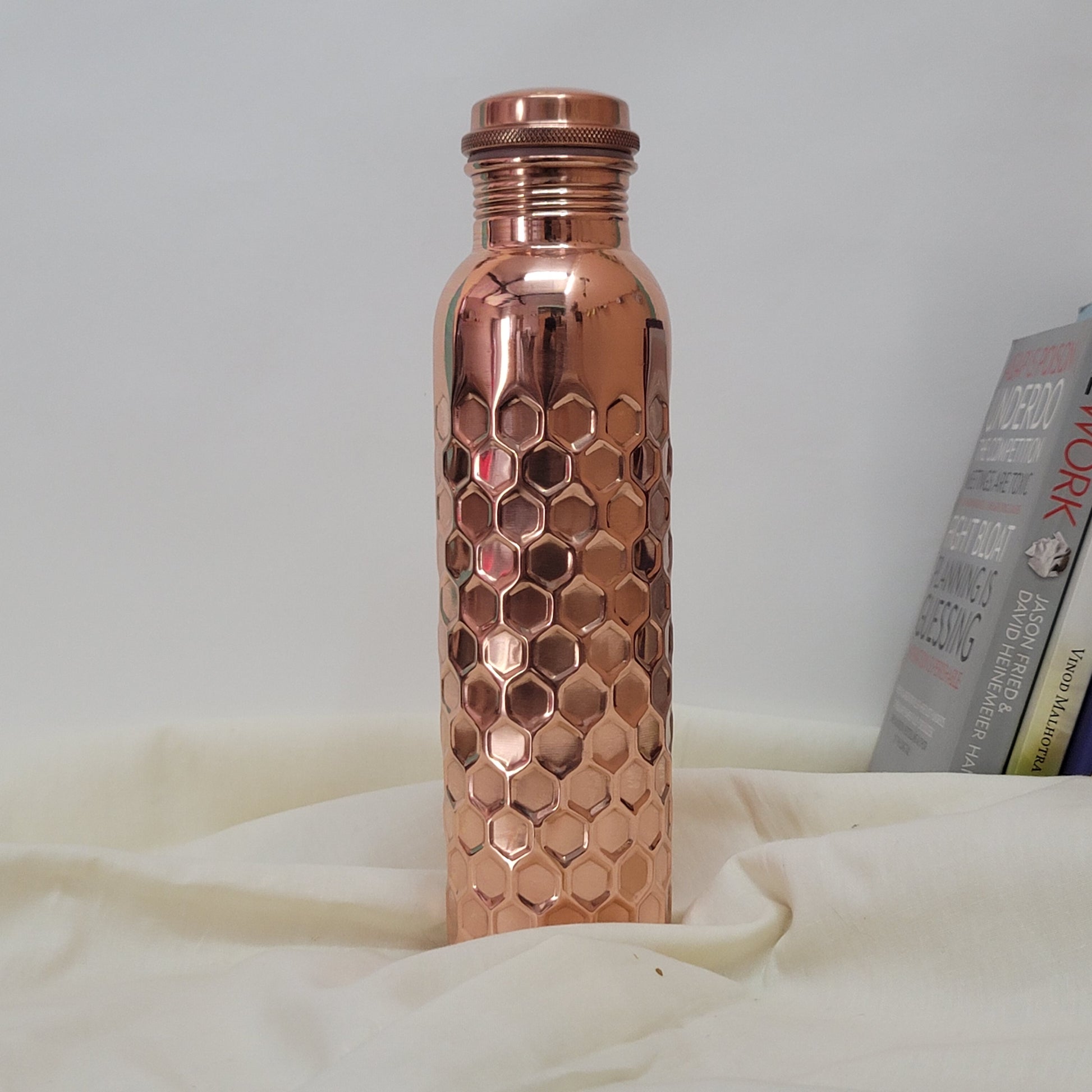 100% Pure Certified Copper Water Bottle – Heavy Brick Hammered / Honeycomb Design (950ML) - Image 4