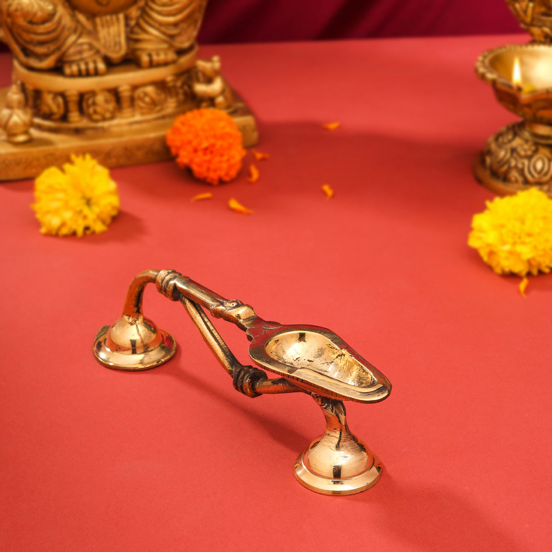 Brass Aarti Diya With Handle (7.5 Inch) - Image 5