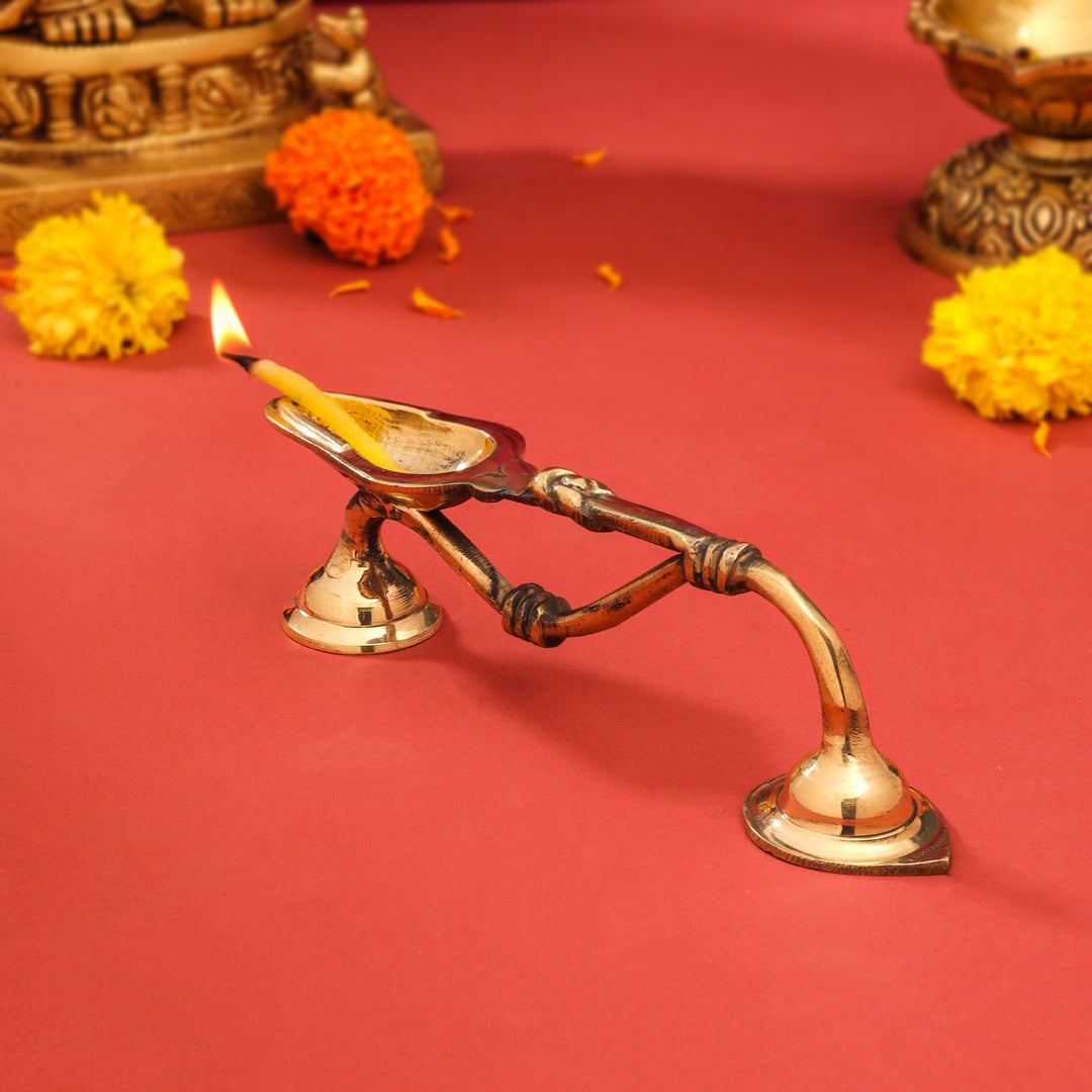 Brass Aarti Diya With Handle (7.5 Inch) - Image 2