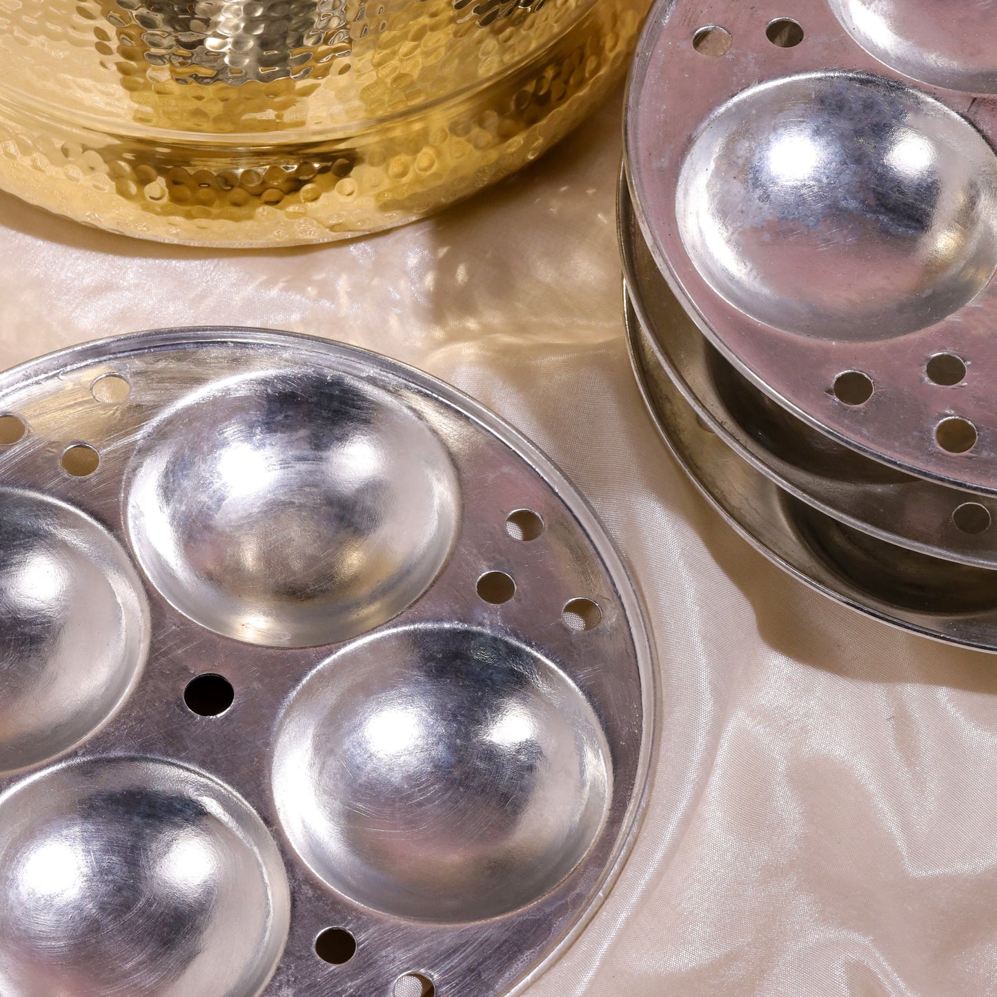 Traditional Brass Idli Cooker / Idli Maker – Ayurvedic Cookware (8 Inch, Handcrafted, South Indian Style)