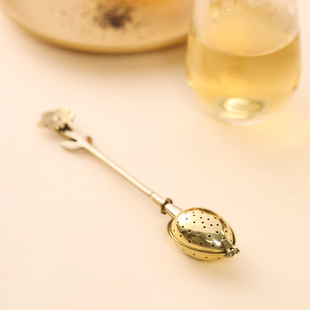 Handcrafted Brass Flower Handle Tea Infuser – 1 Inch | Reusable Loose Leaf Tea Strainer – Image 3