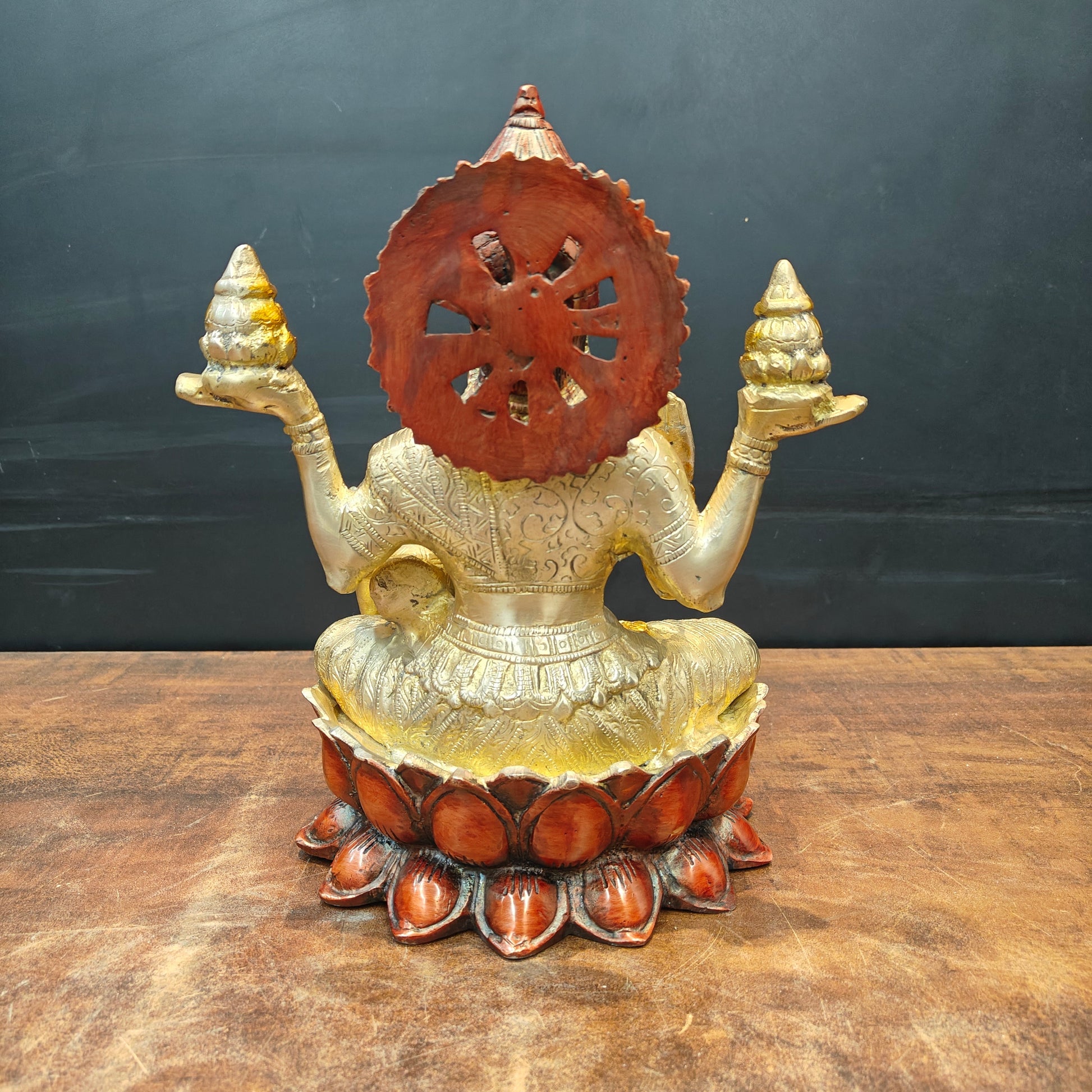 The Auspicious Image of Goddess Lakshmi Statue 1 Feet - Image 7