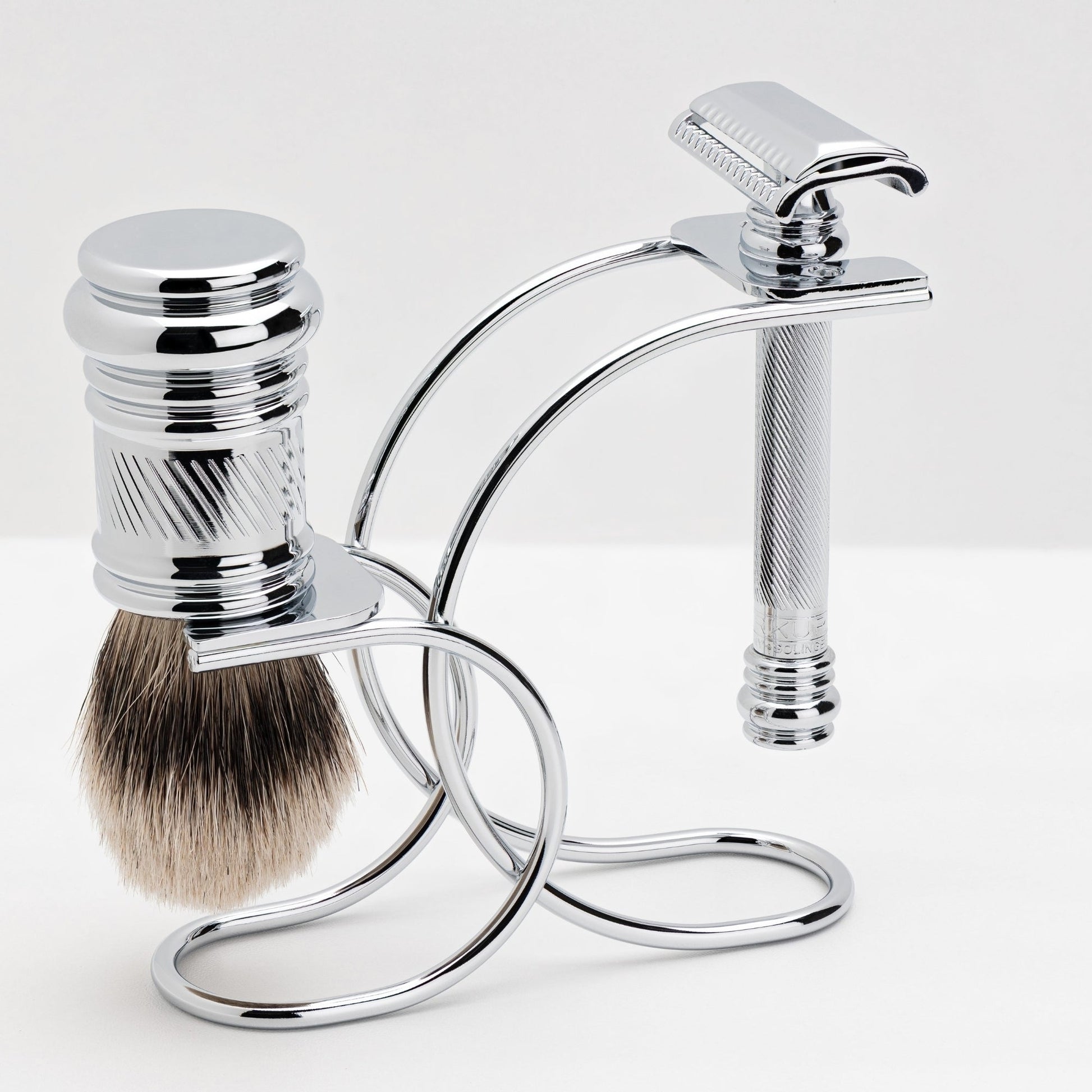 Merkur Shaving Set with MK-39001 Razor, Silver Tip Badger Brush and Curved 3-piece Stand, Chrome - Image 5