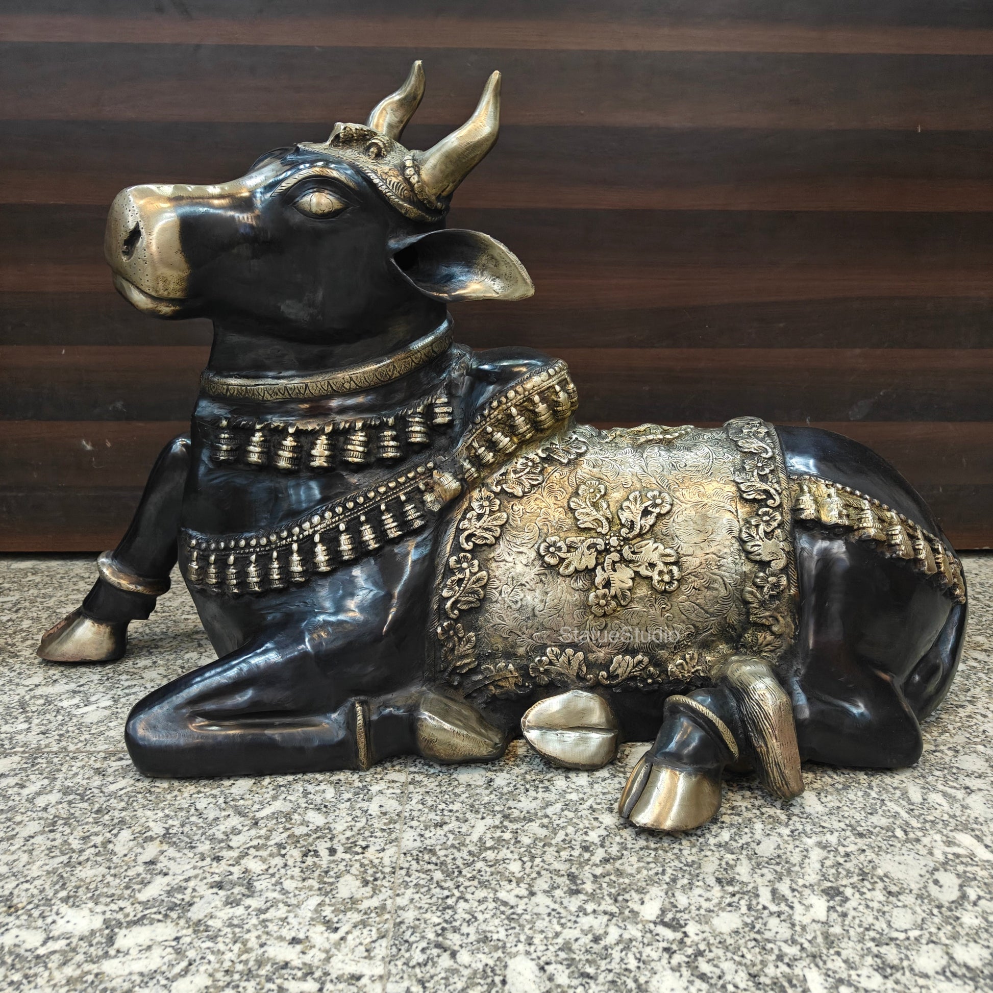 Brass Large Nandi Sculpture Antique Finish 33 inch - Image 2