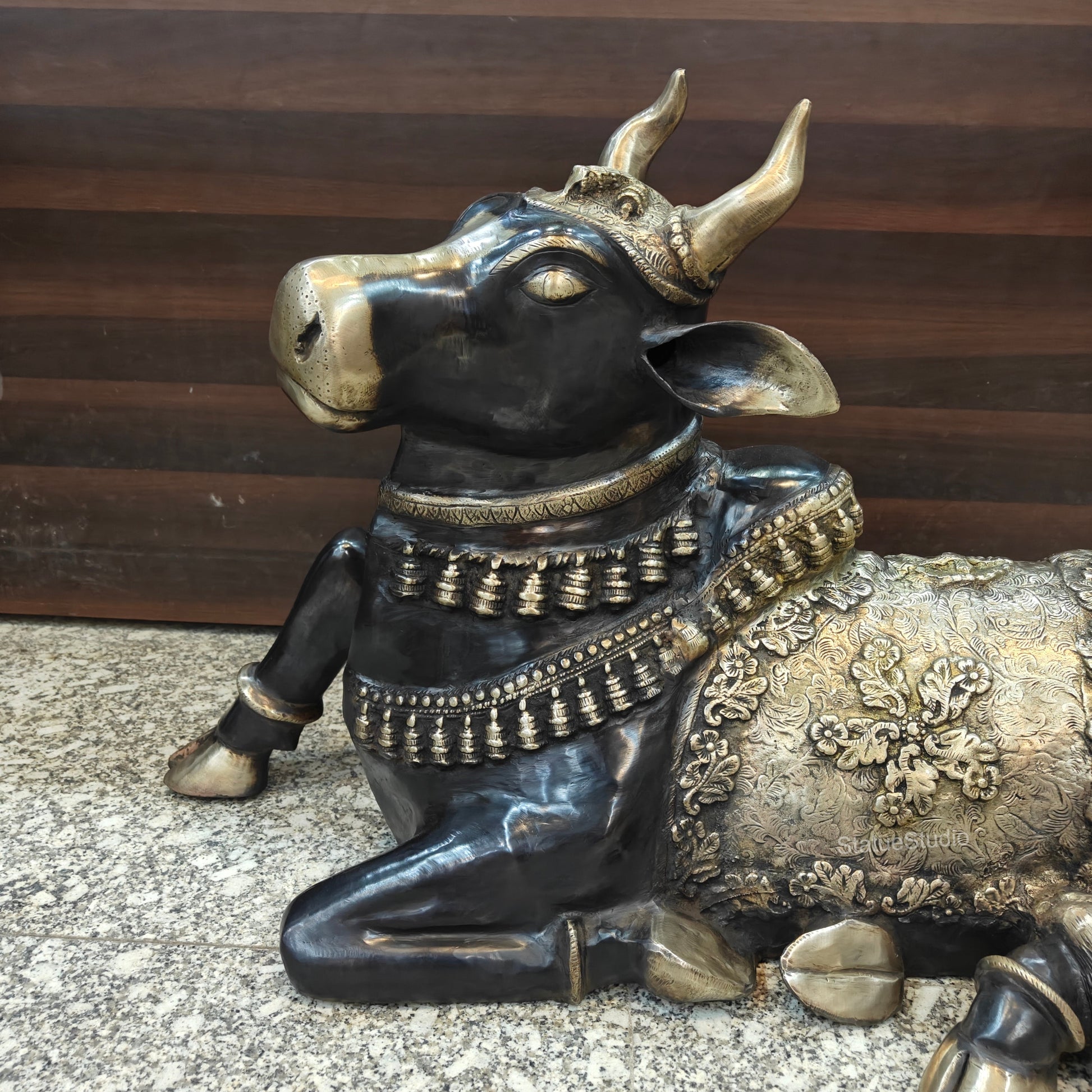 Brass Large Nandi Sculpture Antique Finish 33 inch - Image 4