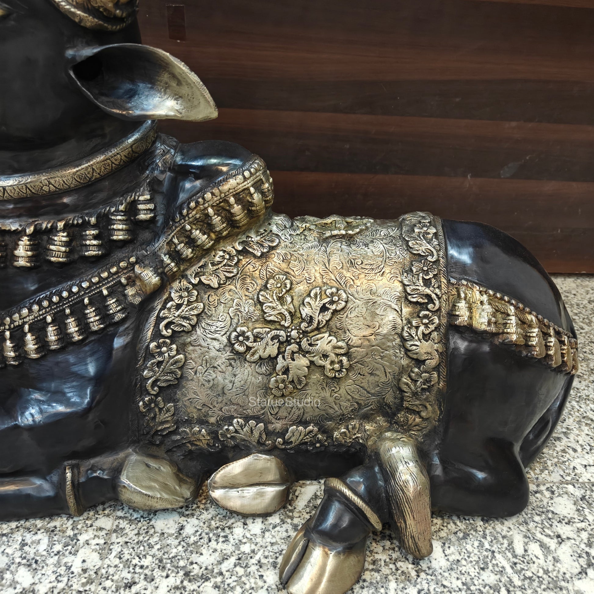 Brass Large Nandi Sculpture Antique Finish 33 inch - Image 6