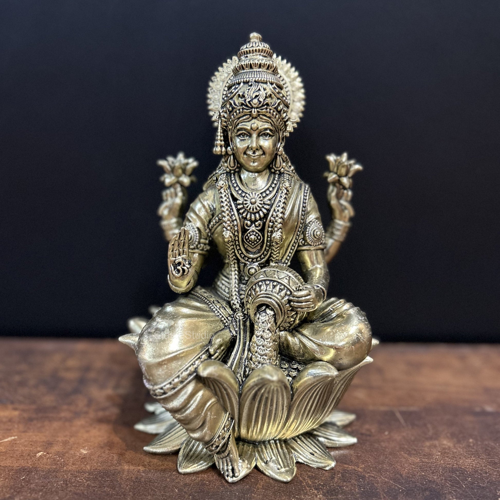 Pure Brass Superfine Goddess Lakshmi Idol 7.5 Inch - Image 4