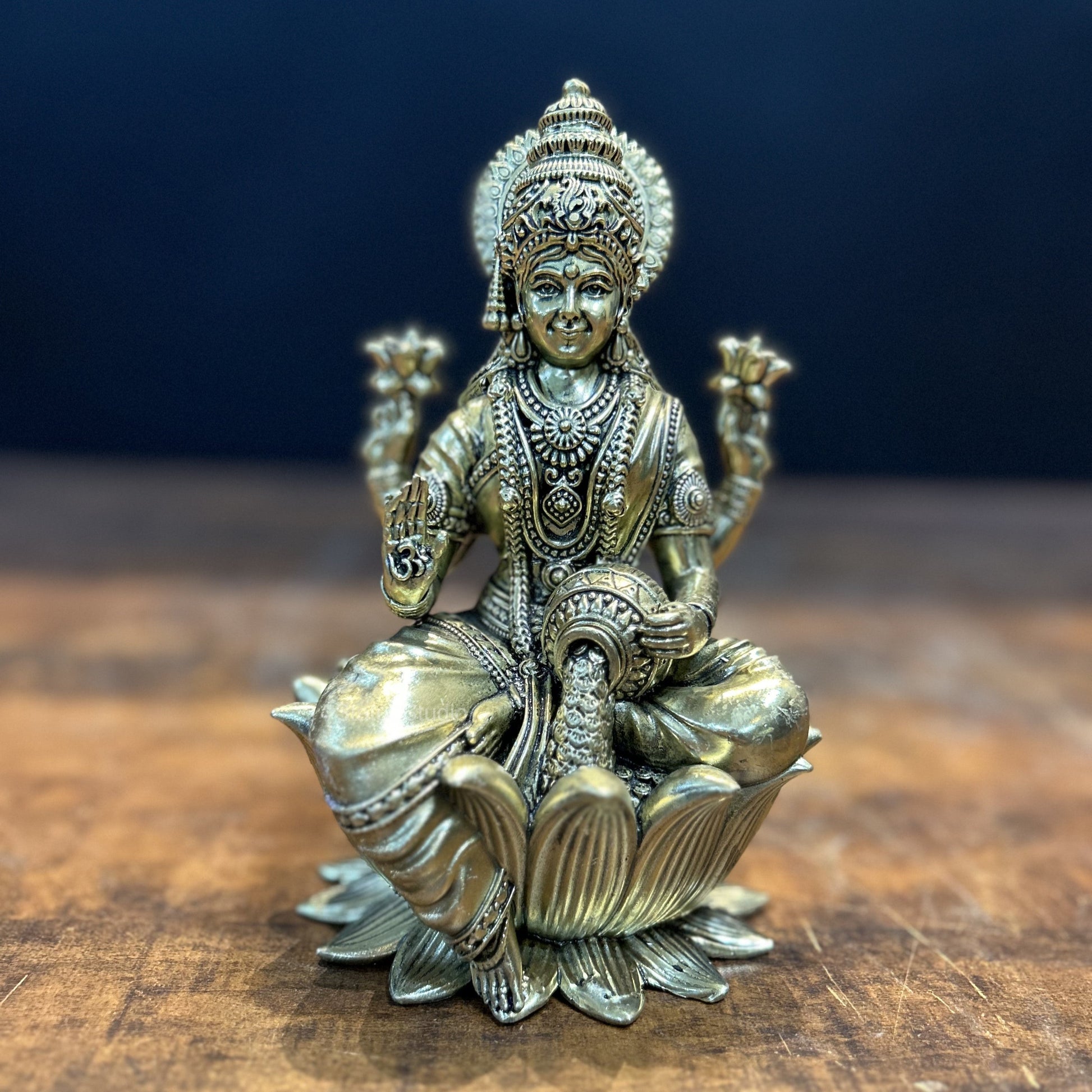 Pure Brass Superfine Goddess Lakshmi Idol 7.5 Inch - Image 5