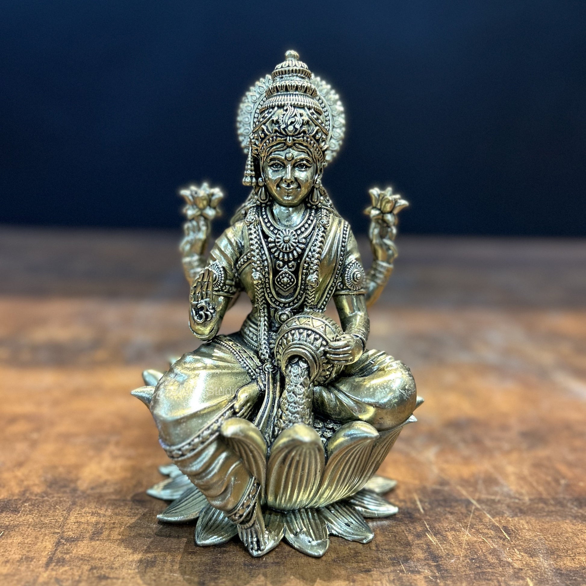 Pure Brass Superfine Goddess Lakshmi Idol 7.5 Inch - Image 6