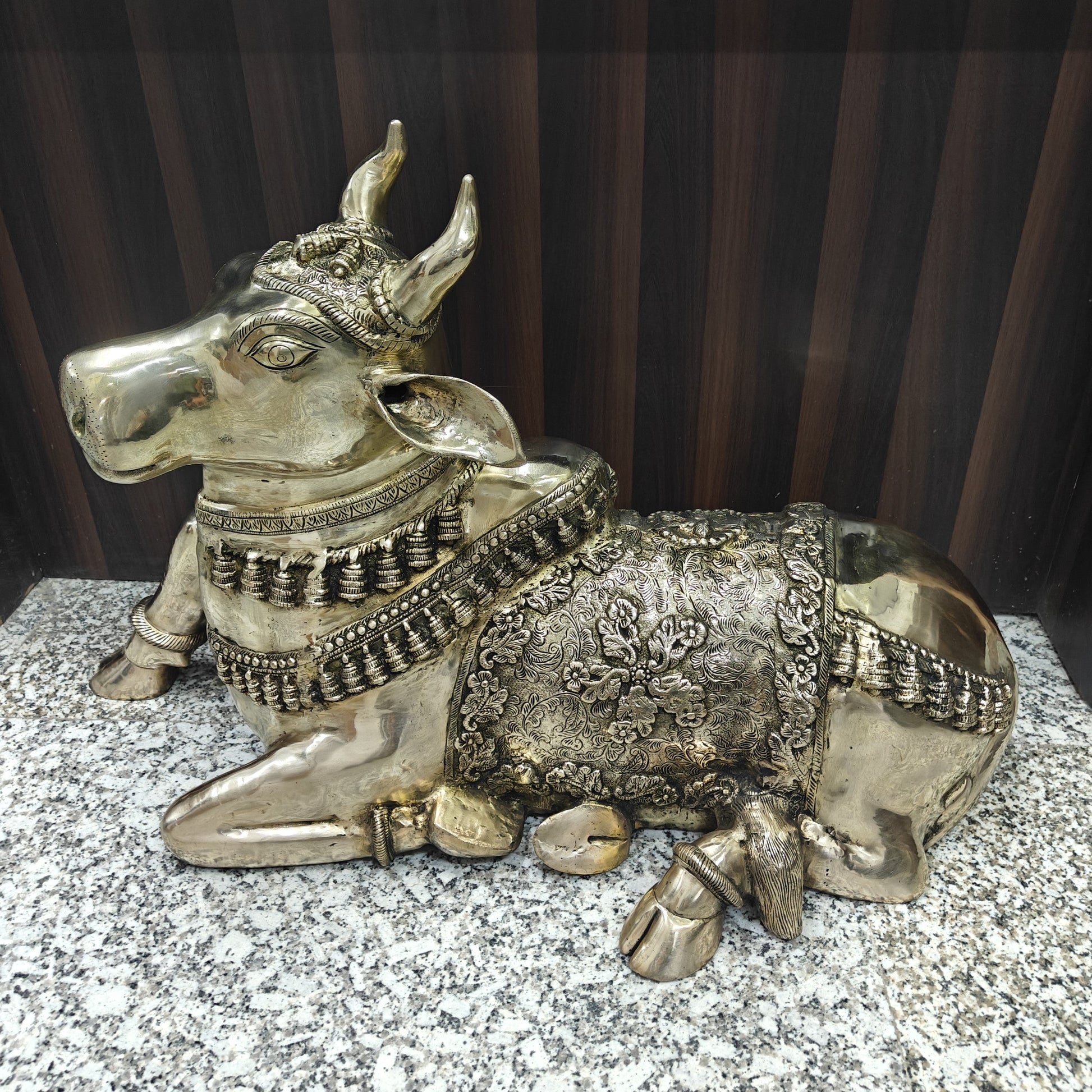 Brass Large Nandi Sculpture Antique Finish 33 inches - Image 4