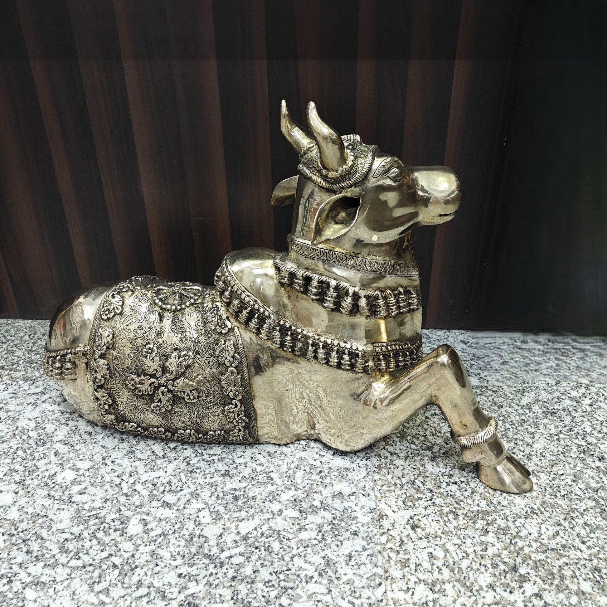 Brass Large Nandi Sculpture Antique Finish 33 inches - Image 5
