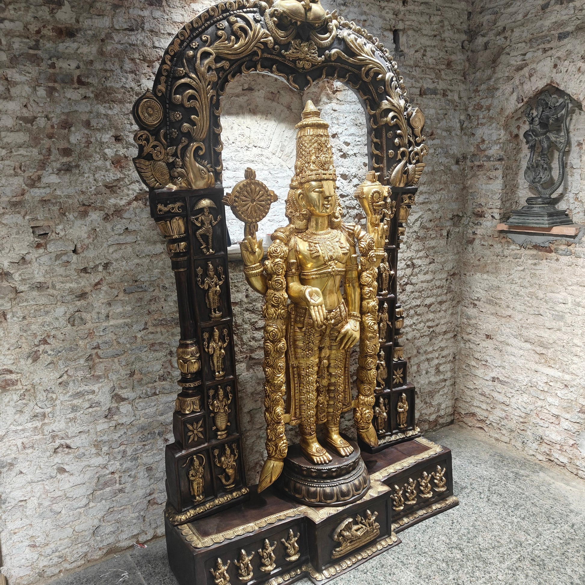 Brass Super Large Tirupati Balaji Venkateshvara Idol With Kirtimukha Throne 7.5 Feet - Image 5