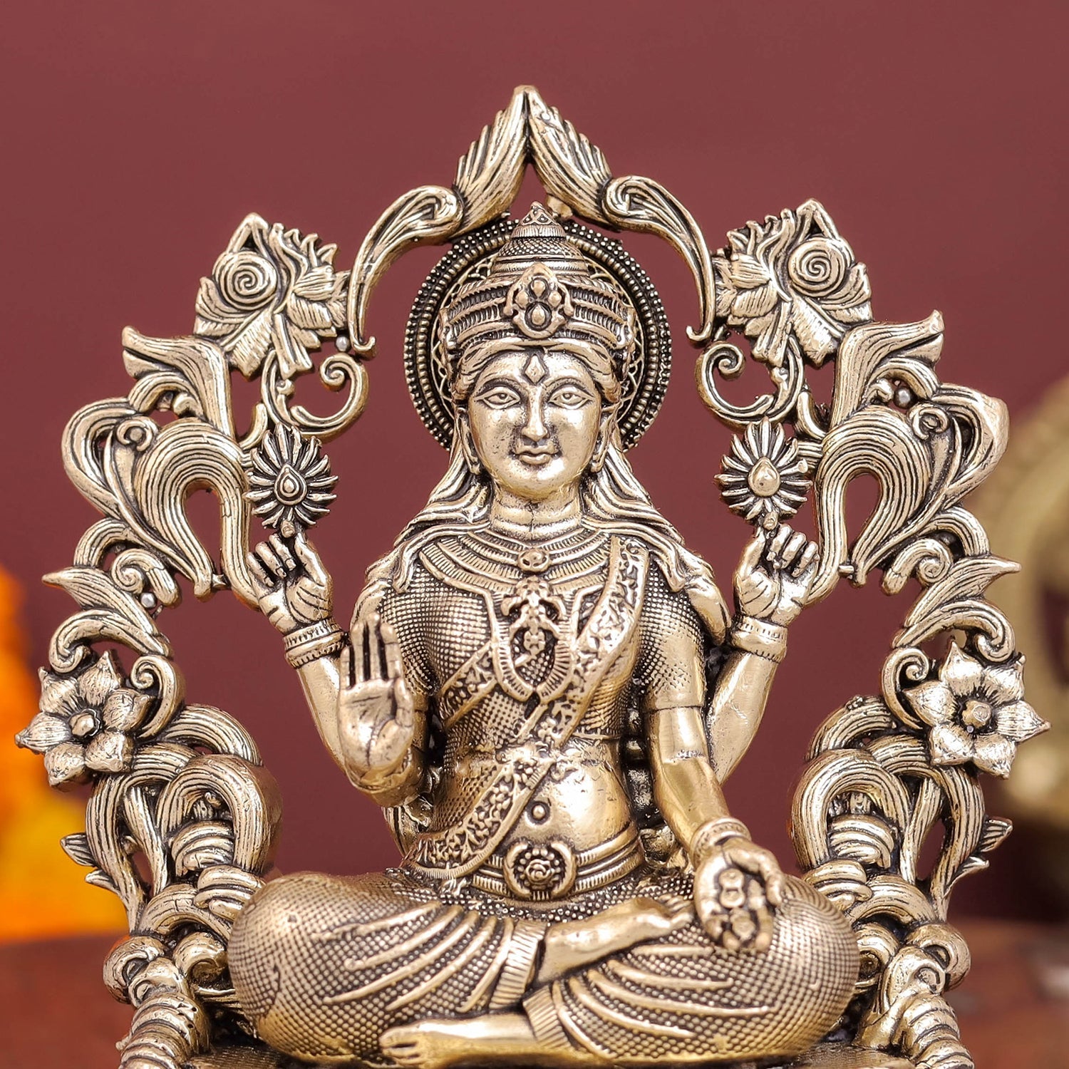 Brass Superfine Goddess Lakshmi Idol With Beautiful Arch 4 Inch - Image 2