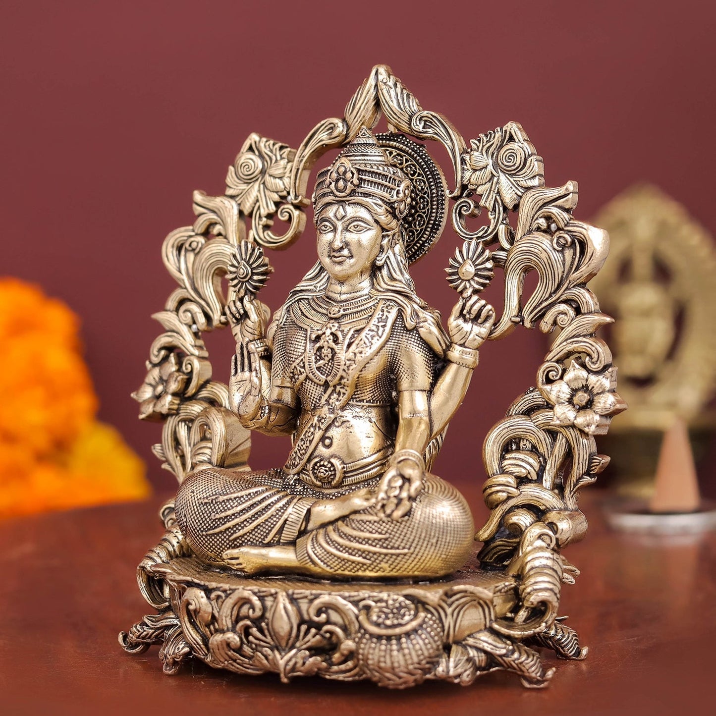 Brass Superfine Goddess Lakshmi Idol With Beautiful Arch 4 Inch