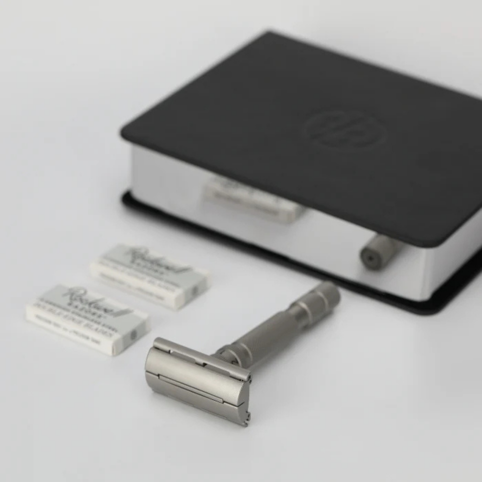 Rockwell T2 Adjustable Twist-To-Open Stainless Steel DE Safety Razor - Matte Silver - Image 5