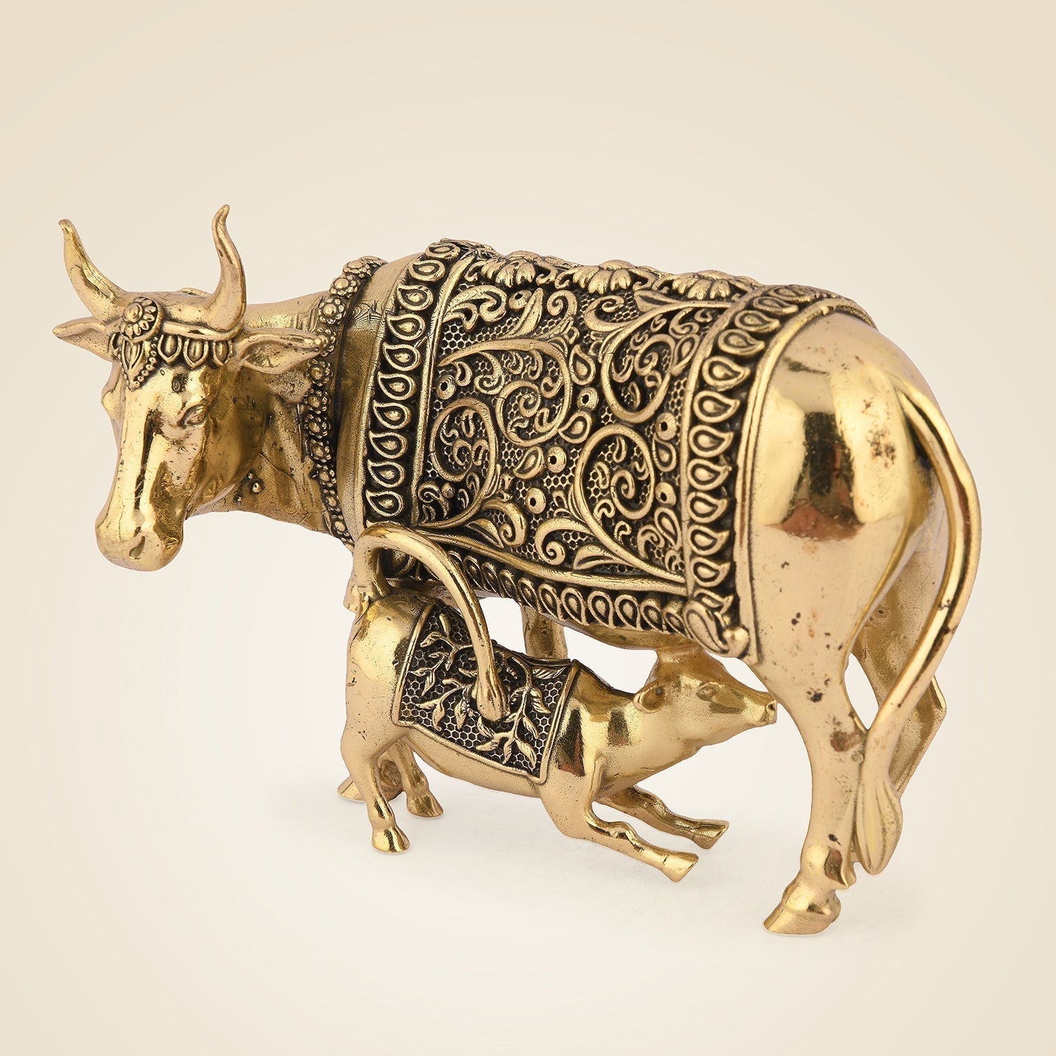 Handcrafted Hindu Cow Statue for Vastu and Prosperity - Image 3