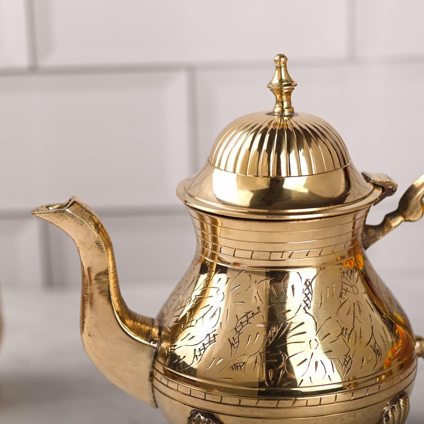 Handmade Brass Leaf Design Mughlai Tea Pot with Lid – 7.4 Inch | Premium Indian Brassware – Image 3