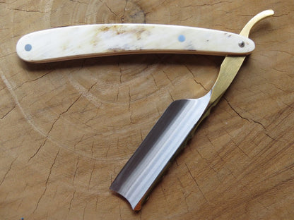 Dovo Straight Razor, Buffalo Horn, 6/8 by Dovo - Straight Razor (View 2)