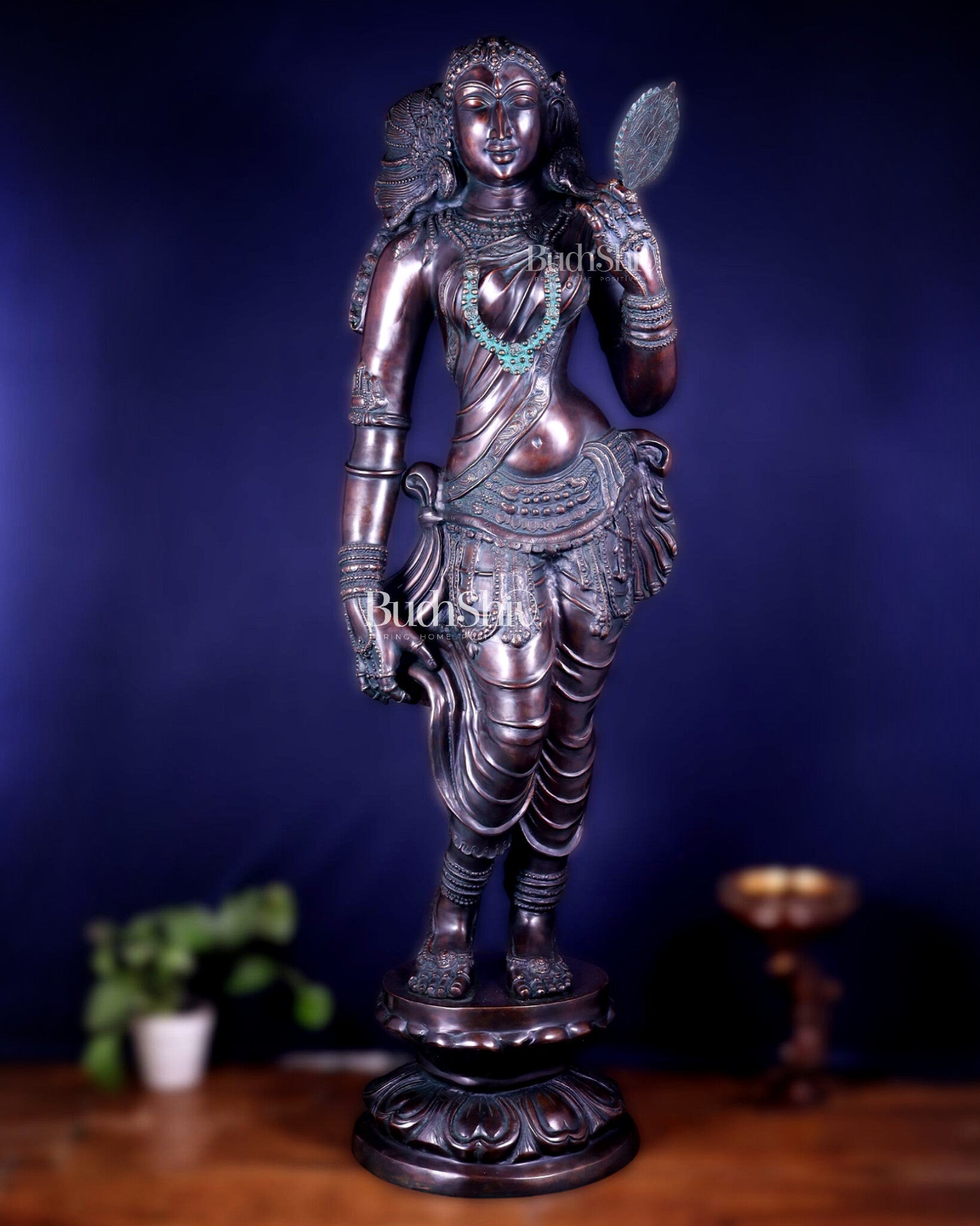 Chola Style Apsara Holding a Mirror – Large Vintage Finish Sculpture 50 inch - Sama Homes Idol - Brass Sculpture - Eco-friendly - Sama Homes