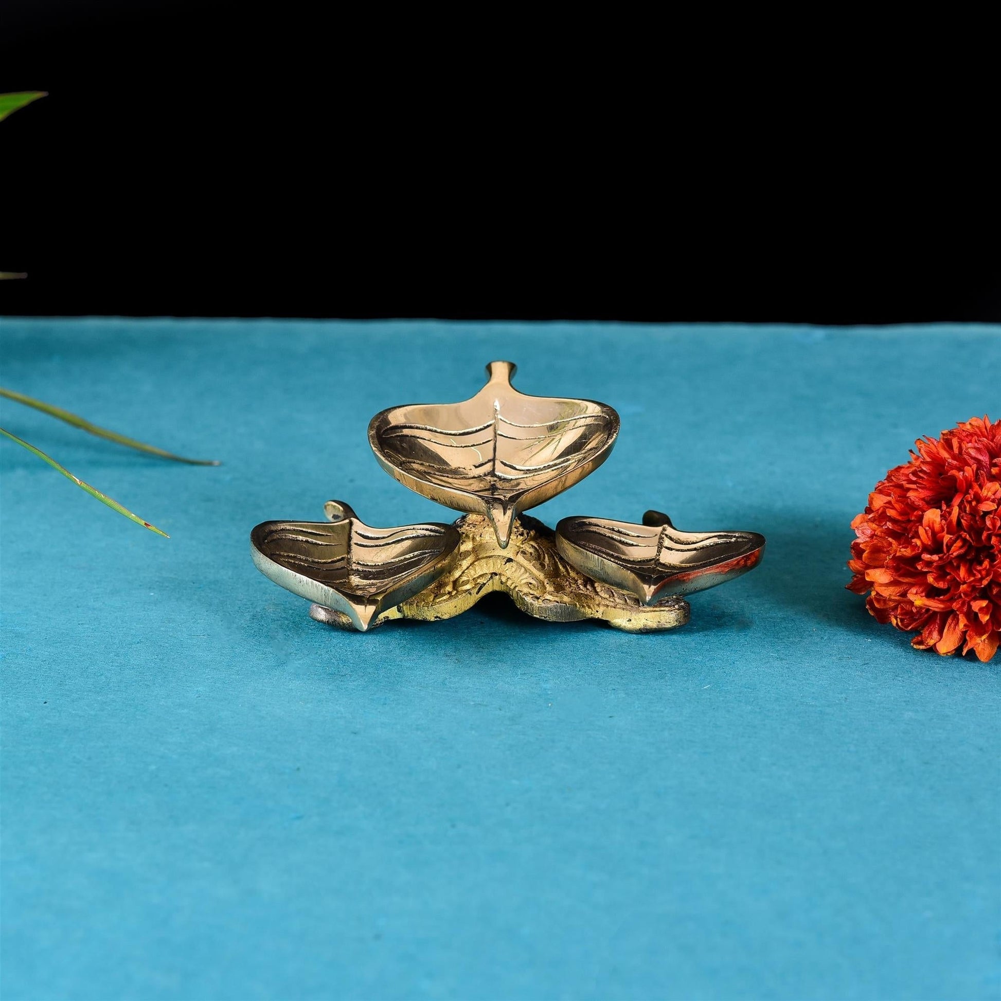 Brass 3 Leaf Petal Diya (2 Inch) - Image 2