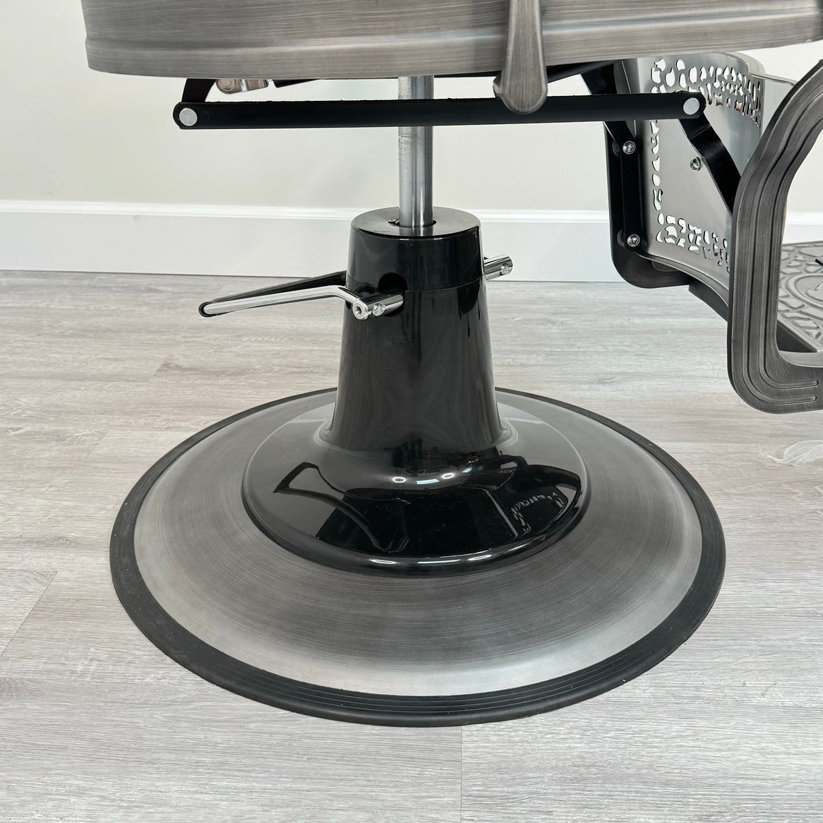 Kyoto Crown Barber Chair by Elite - Sustainable Living (View 15)