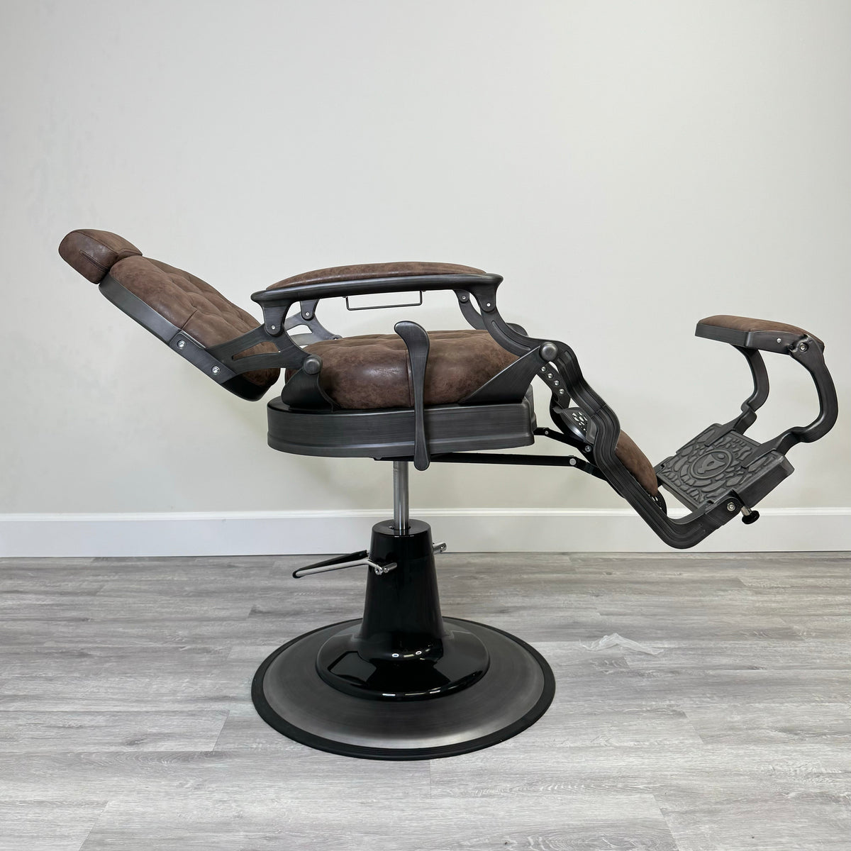 Kyoto Crown Barber Chair by Elite - Sustainable Living (View 4)