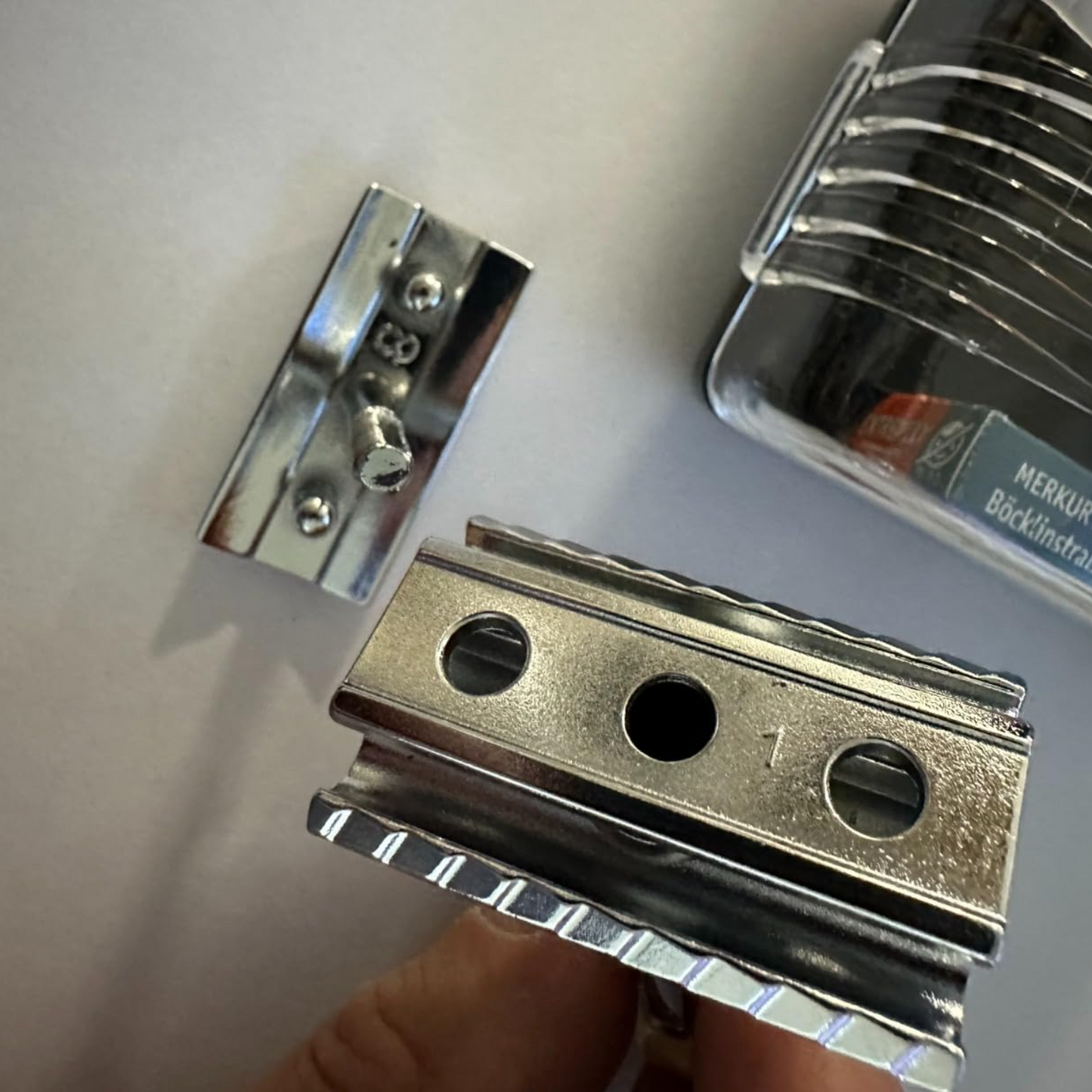 Merkur 3-Piece Shaving Set with Progress Adjustable Razor (500001), Hard Case and 10pack of blades, Chrome