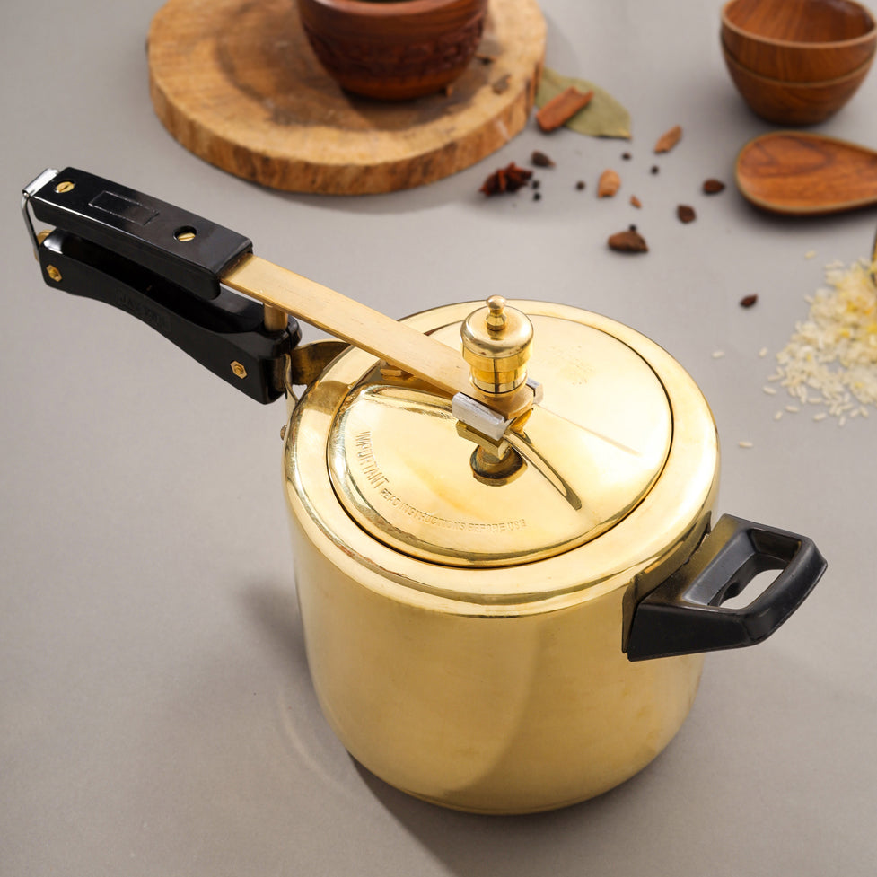Brass Cooker with Bakelite Handles - Image 2