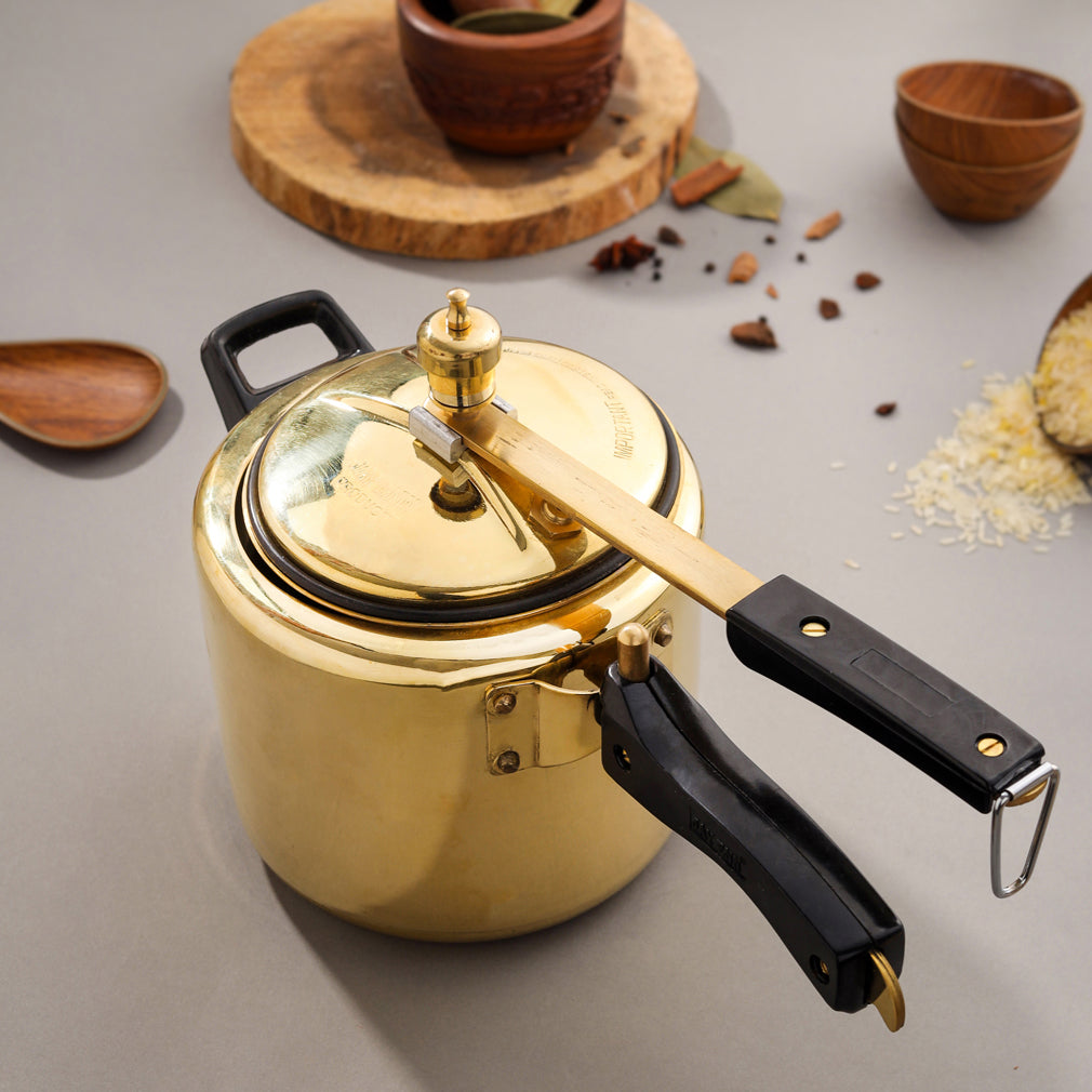 Brass Cooker with Bakelite Handles - Image 4