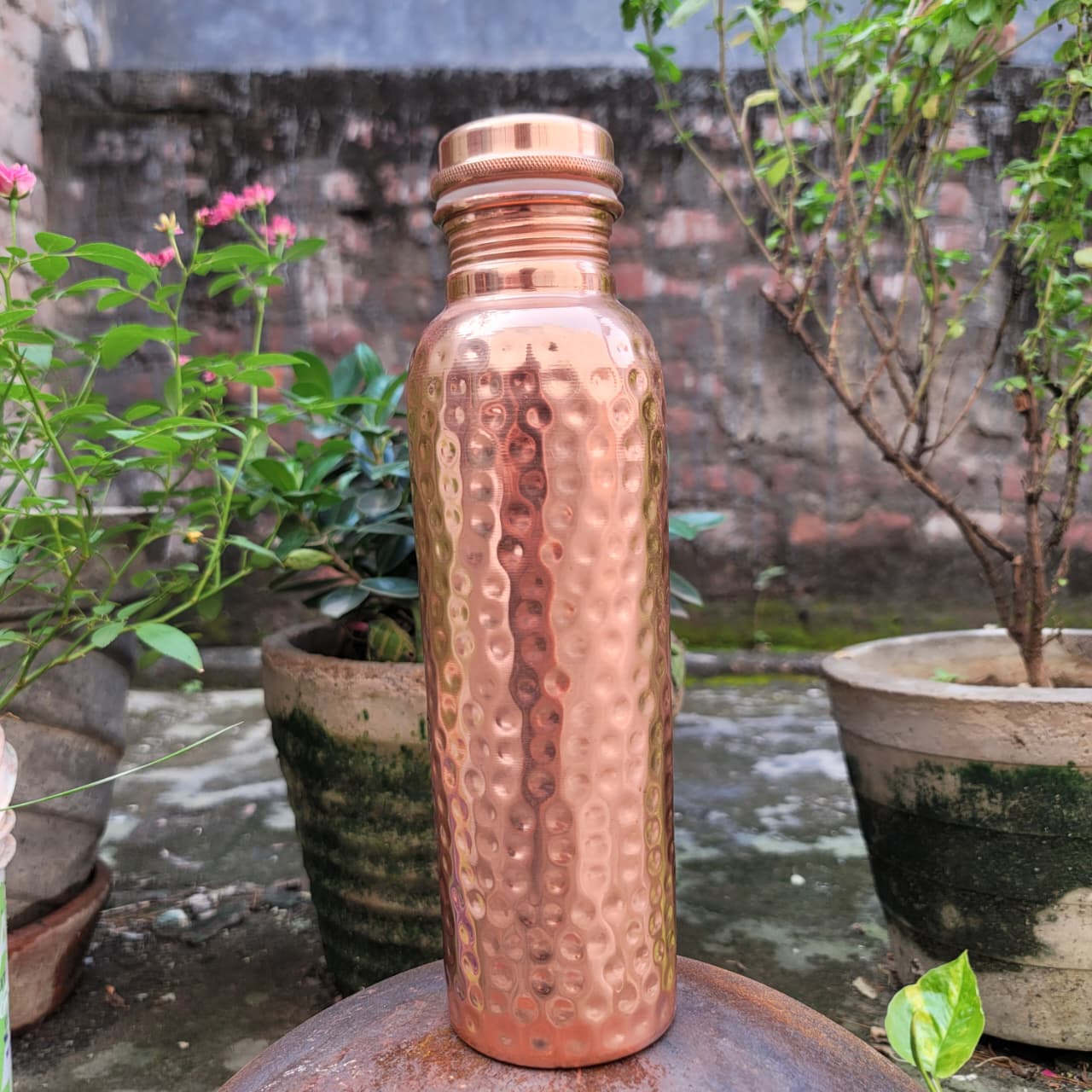 Pure Copper Hammered Water Bottle (950ML) | 100% Certified Copper | Leak-Proof | Handcrafted Ayurvedic Design - Image 3