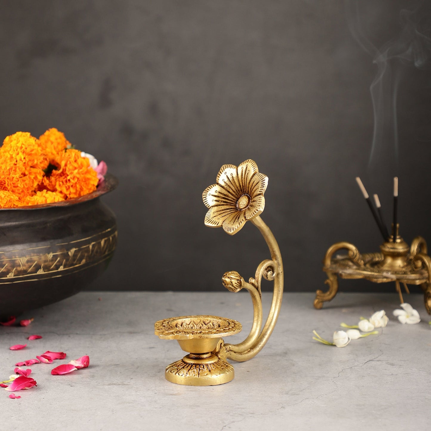Brass Flower handle Diya 6" – Sama Homes
