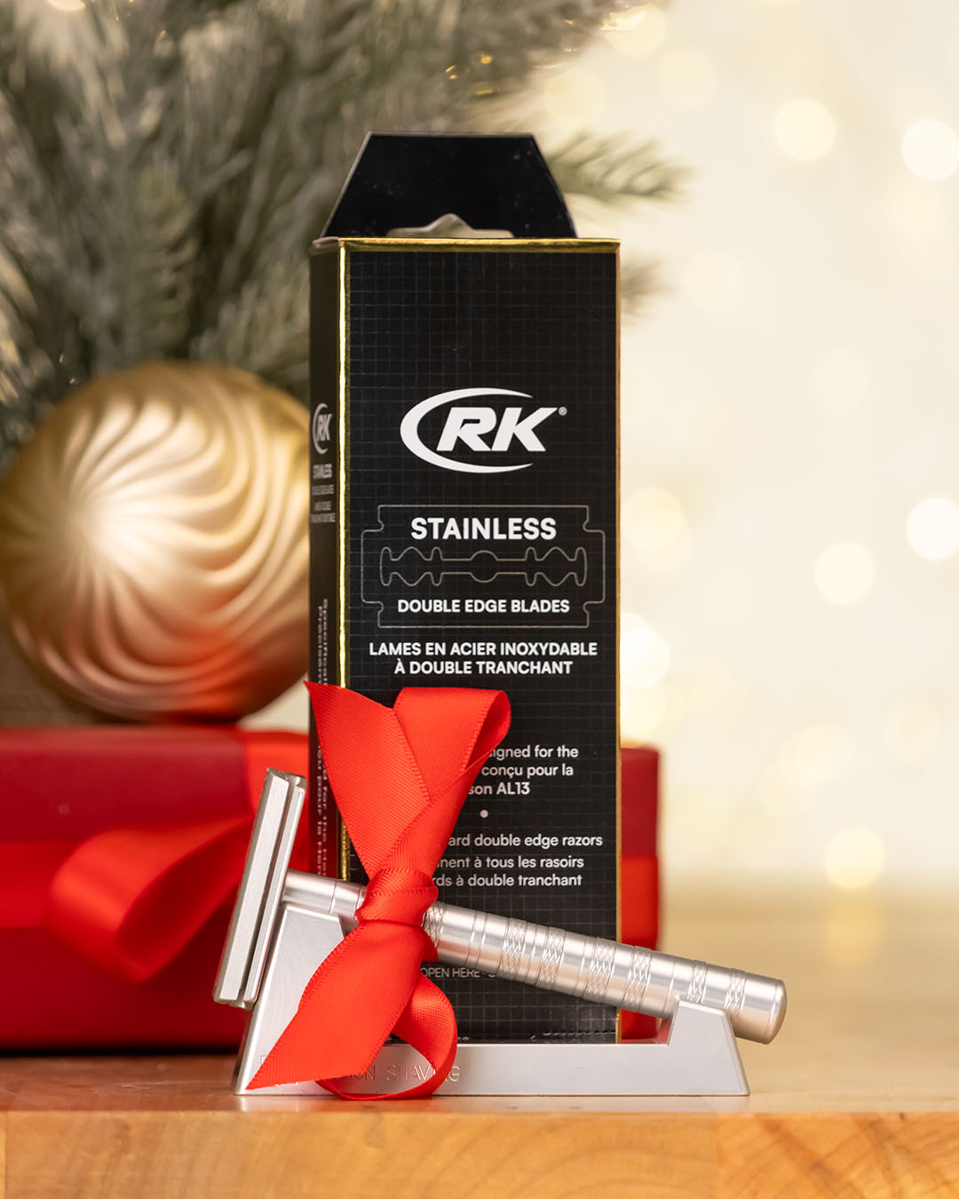 Henson AL13 Deluxe Bundle | Razor + Stand + 2-Year Blade Supply