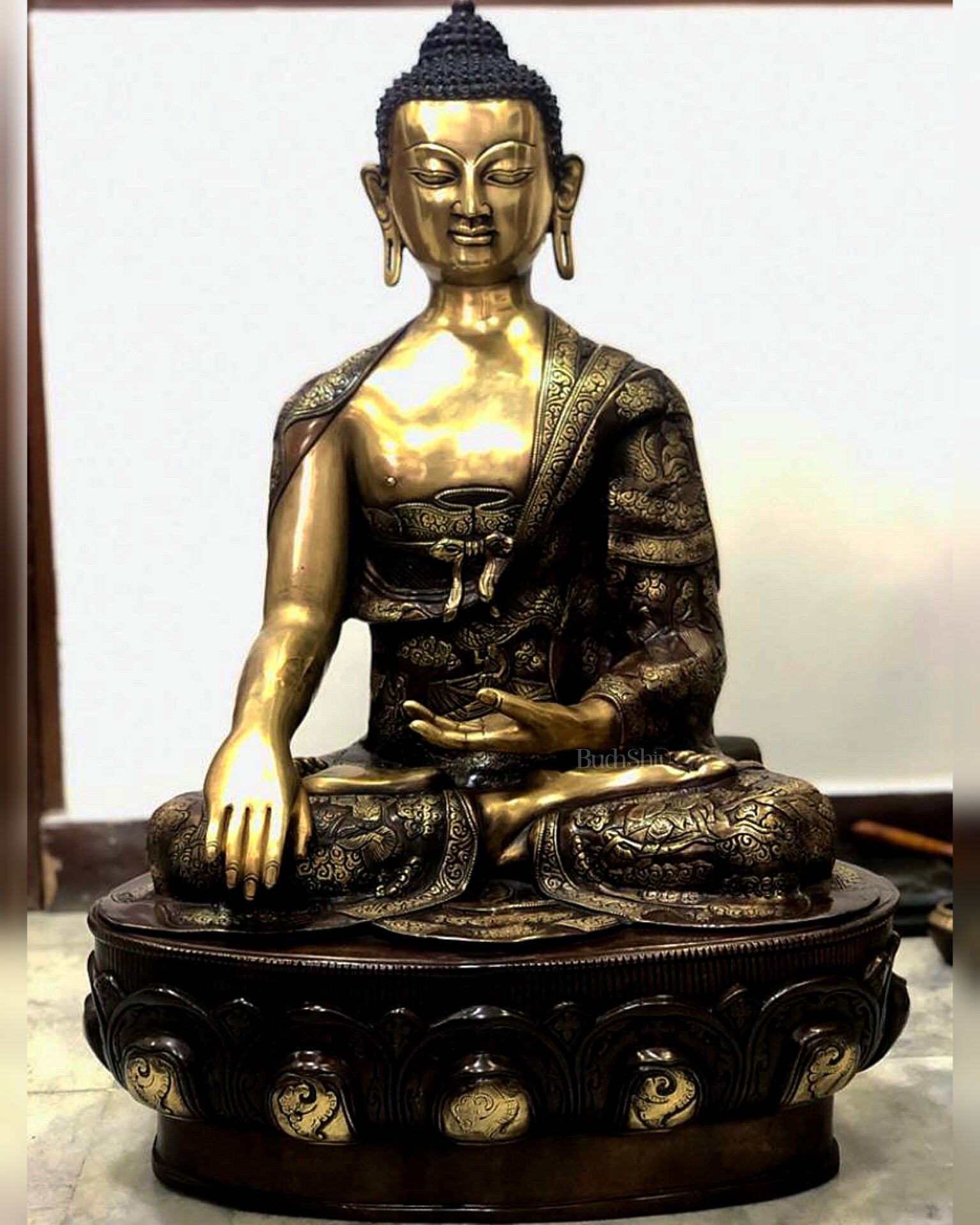 Pure Brass Buddha Statue - Handcrafted, 33" Tall, 48kg - Sama Homes Idol - Brass Sculpture - Eco-friendly - Sama Homes