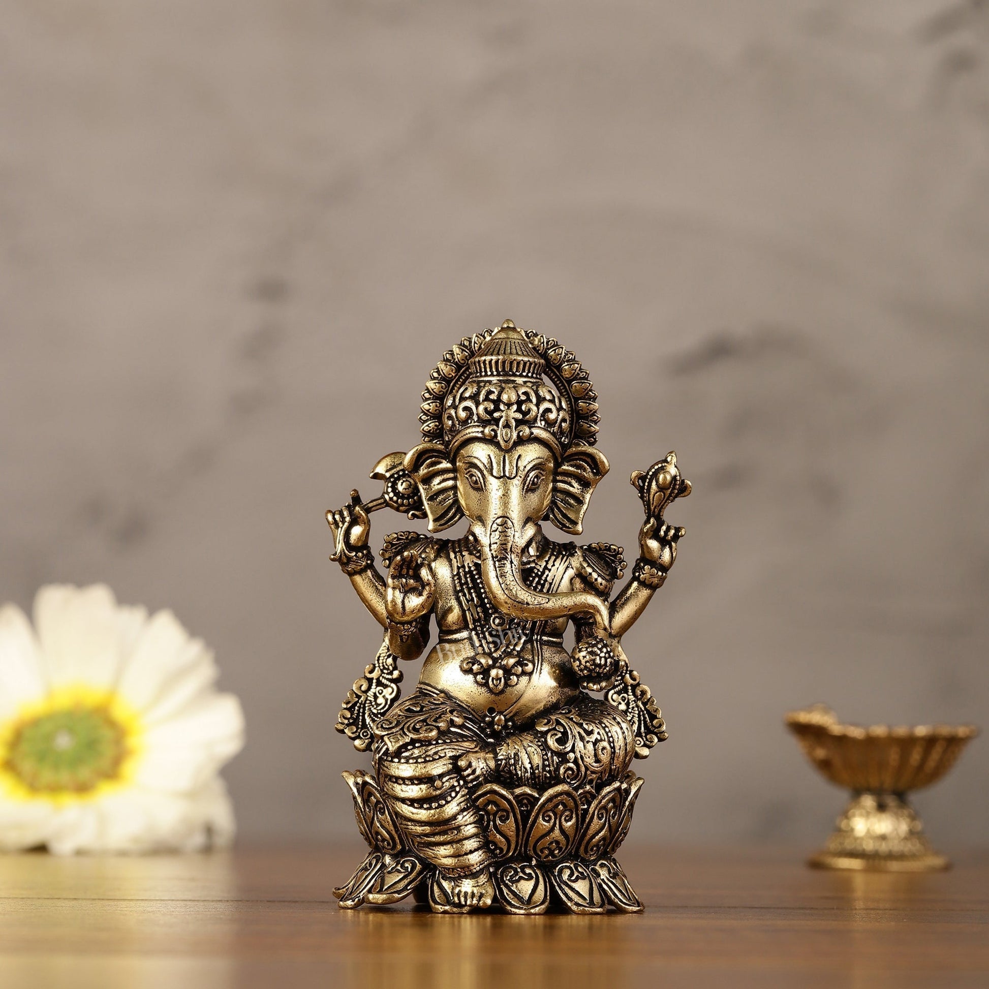 Pure brass small ganesha Intricate idol - Sama Homes Idol - Brass Sculpture - Eco-friendly - Sama Homes