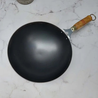 Pure Iron Wok With Wooden Handle – Image 2