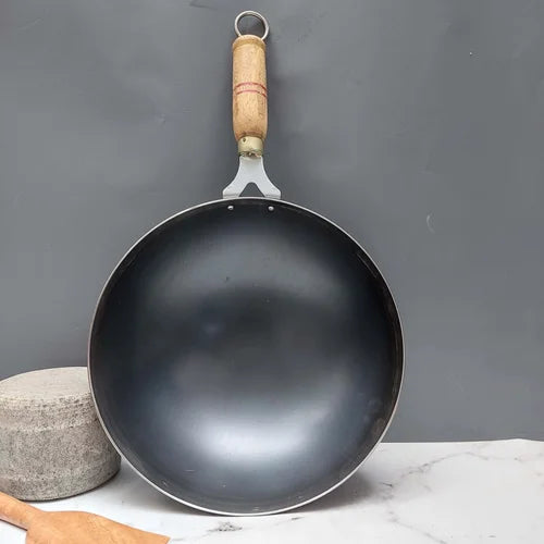 Pure Iron Wok With Wooden Handle – Sama Homes - Eco-friendly - Sama Homes