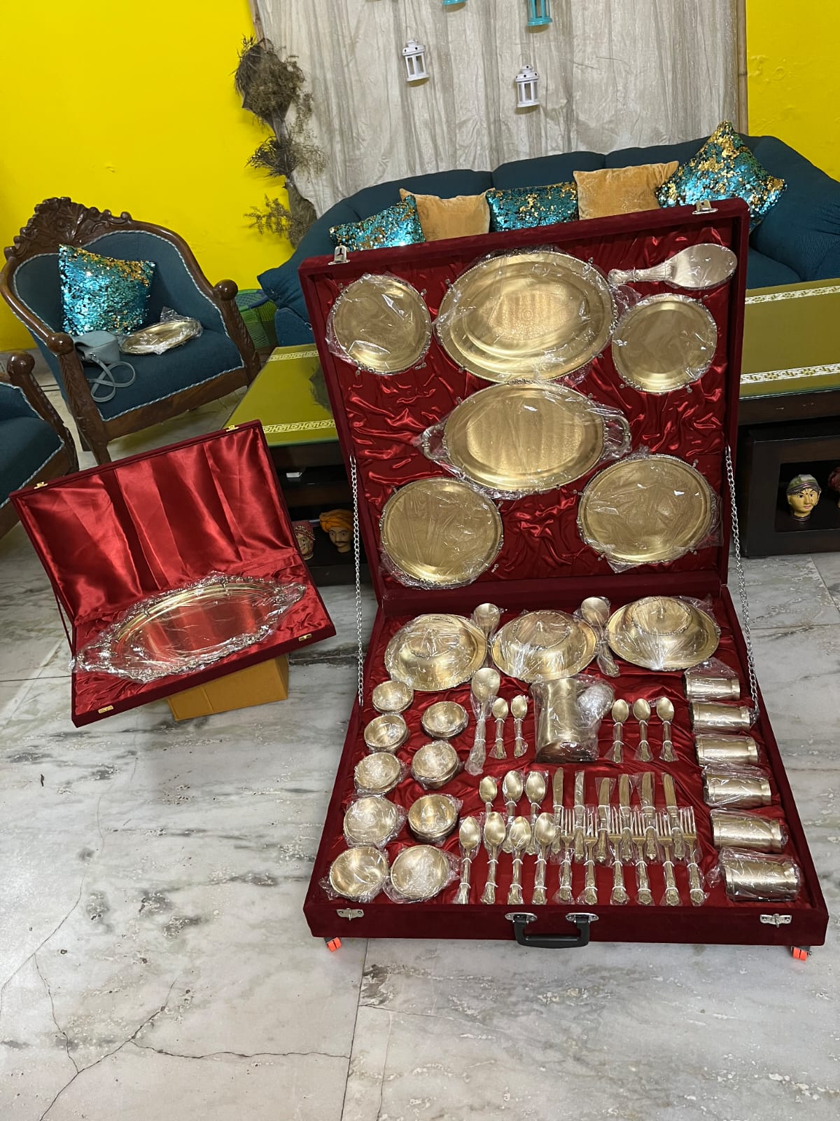 SAMA Homes - 70 piece brass dinner set with velvet box